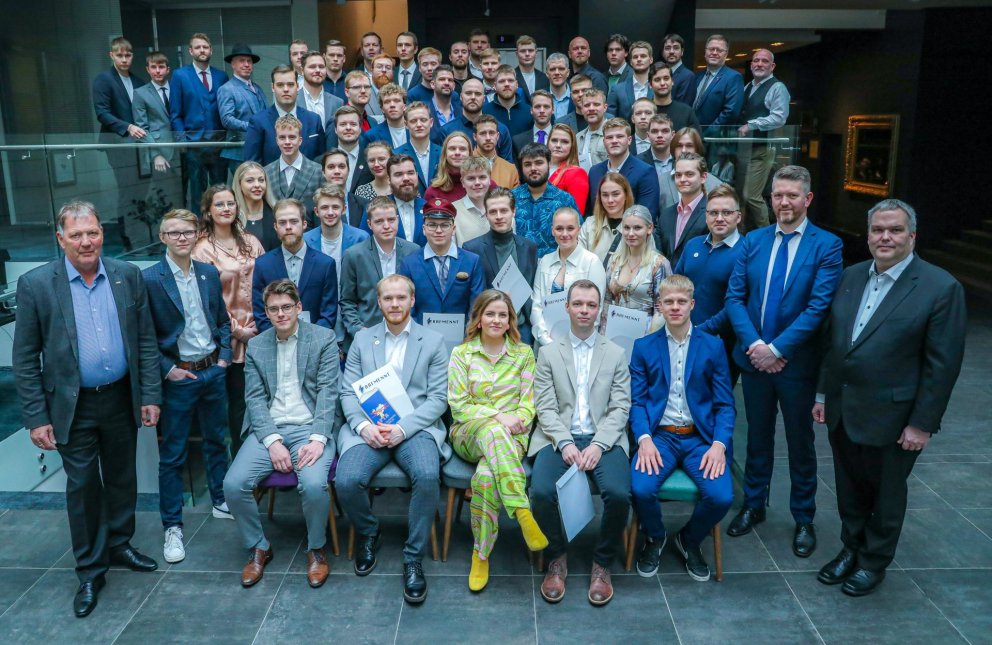 Afhending sveinsbréfa 2023