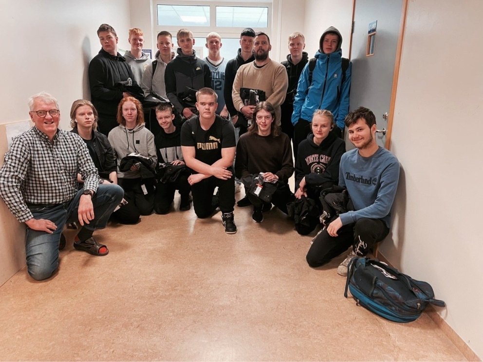 Nýnemar fá afhentar vinnubuxur frá RAFMENNT