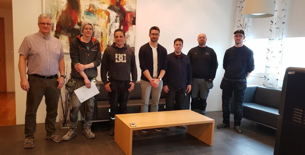 Hér má sjá hluta hópsins sem útskrifaðist úr raunfærnimati í rafiðngreinum vorið 2019.