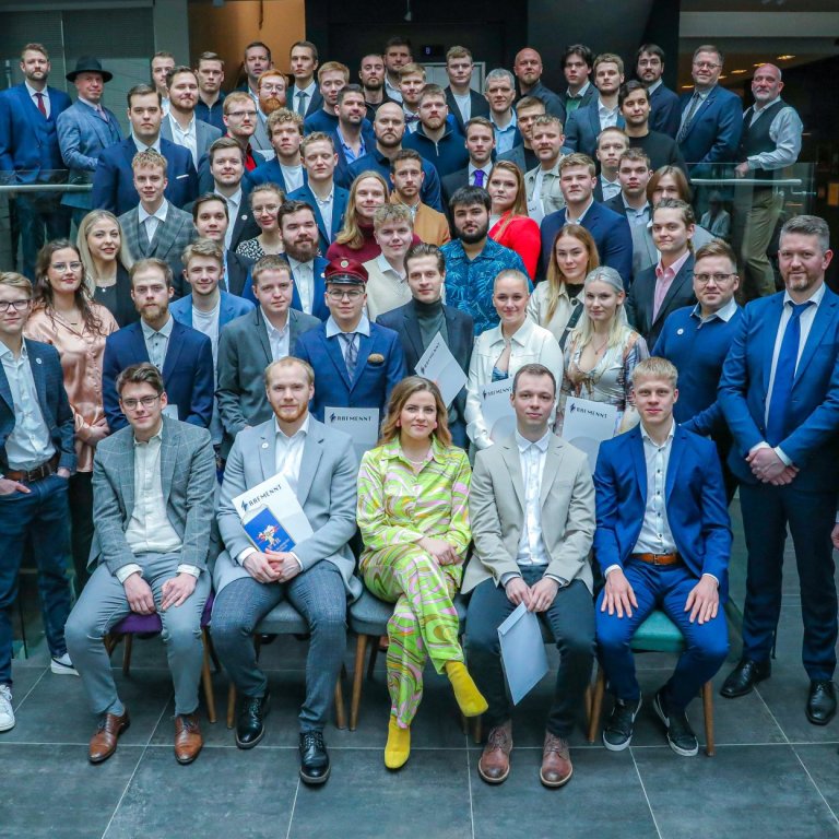 Afhending sveinsbréfa 2023