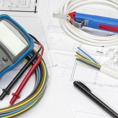 LAUS PLÁSS Á NÁMSKEIÐ Í MARS