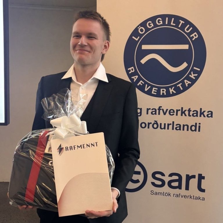 Ómar Magni Halldórsson, nýsveinn í rafvirkjun.