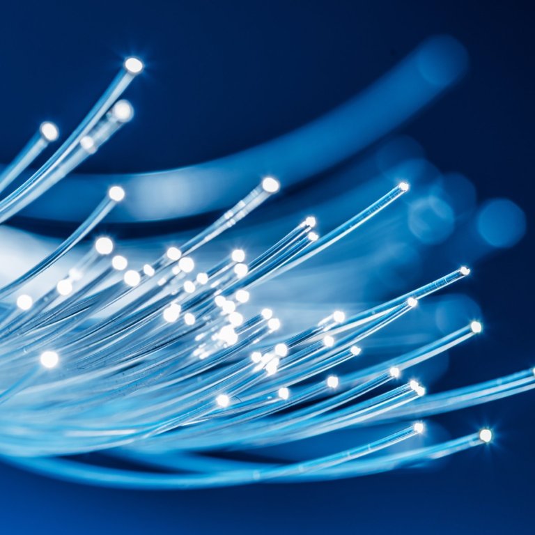 📢 Lokaútkall! Hönnun og stýring ljósleiðarakerfa!