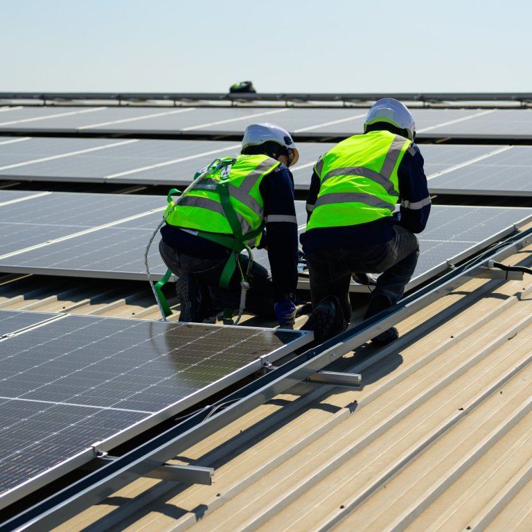 Sólarsellur og rafhlöður