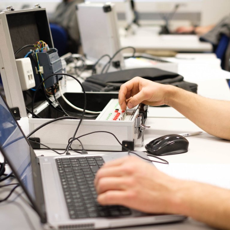 Mynd úr tíma í iðntölvum. Ljósmyndari: Rúnar Sigurður Sigurjónsson