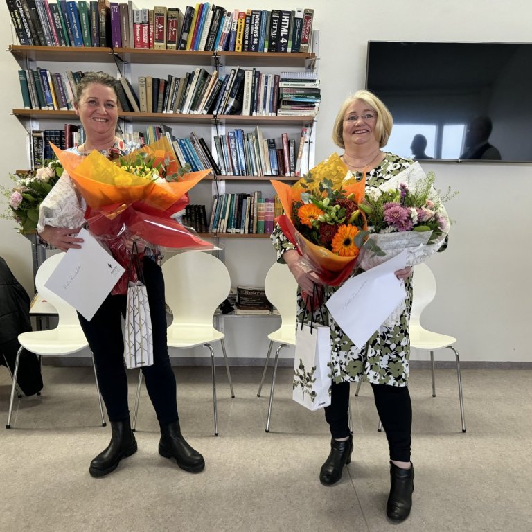 Hafdís til vinstri og Þórdís til hægri.

Ljósmyndari Rúnar Sigurjónsson.