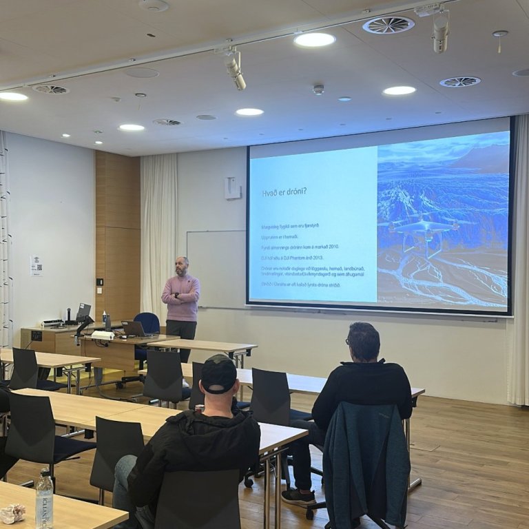 Vel heppnaður fræðslufundur um dróna og notagildi
