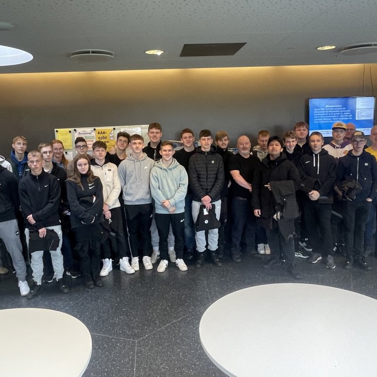 Nýnemar FSU fengu afhentar vinnubuxur