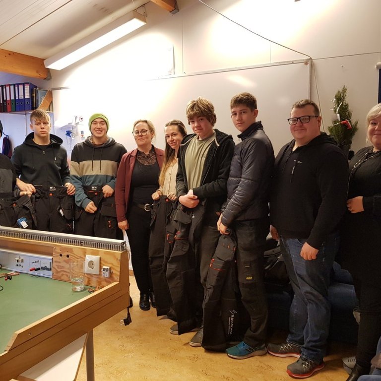 Nýnemar MÍ fengu afhentar vinnubuxur