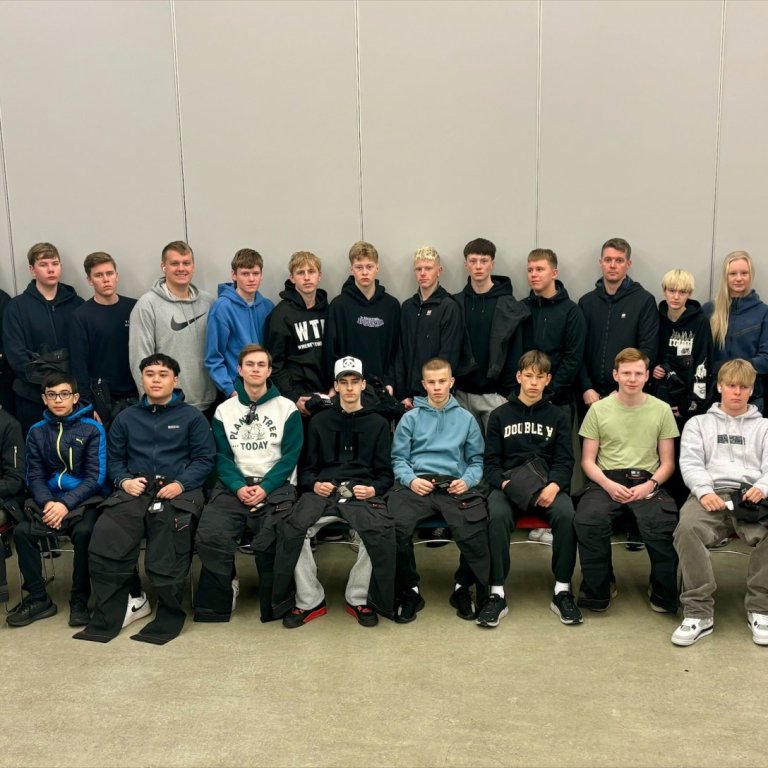 Nýnemar VMA fá afhentar vinnubuxur