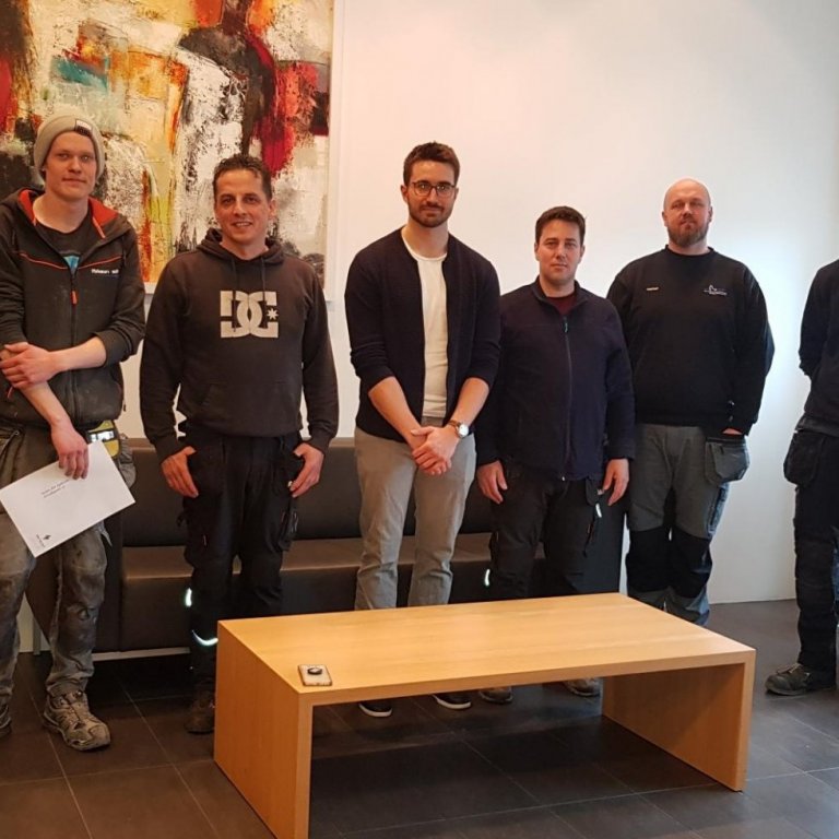 Hér má sjá hluta hópsins sem útskrifaðist úr raunfærnimati í rafiðngreinum vorið 2019.